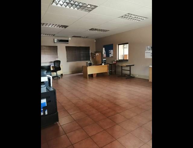 902M² BUILDING FOR SALE IN VAALPARK